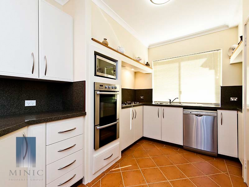 8 Irian Grove, Riverton WA 6148