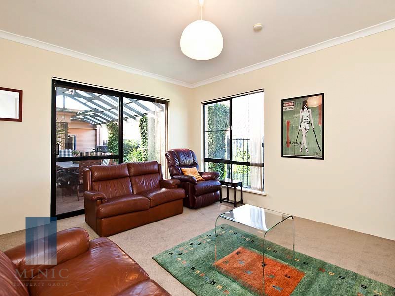 8 Irian Grove, Riverton WA 6148