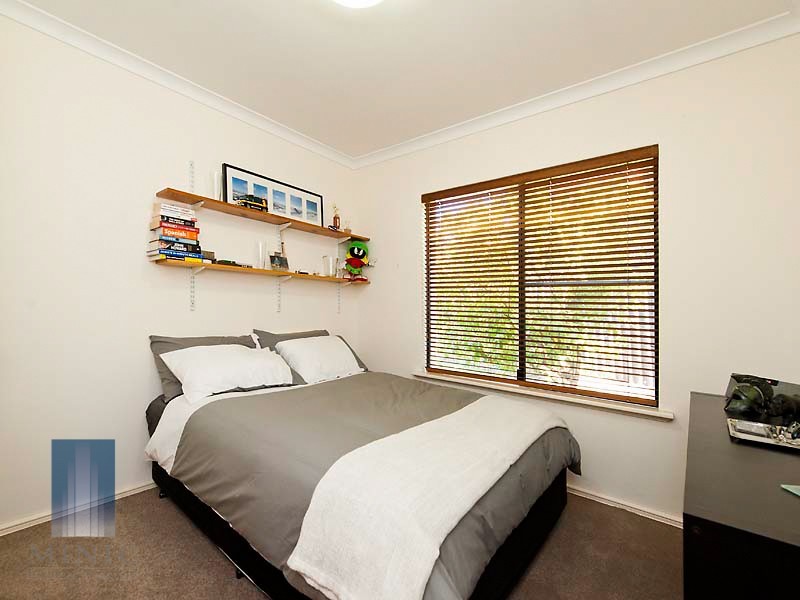 8 Irian Grove, Riverton WA 6148