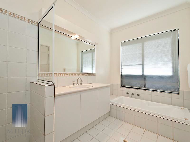 8 Irian Grove, Riverton WA 6148