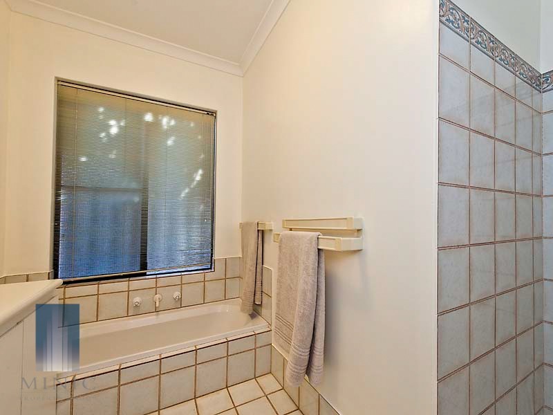 8 Irian Grove, Riverton WA 6148