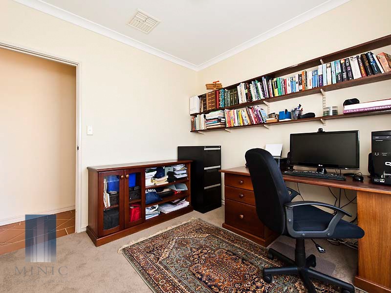 8 Irian Grove, Riverton WA 6148