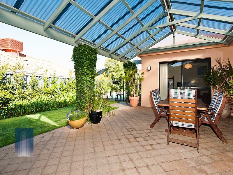 8 Irian Grove, Riverton WA 6148