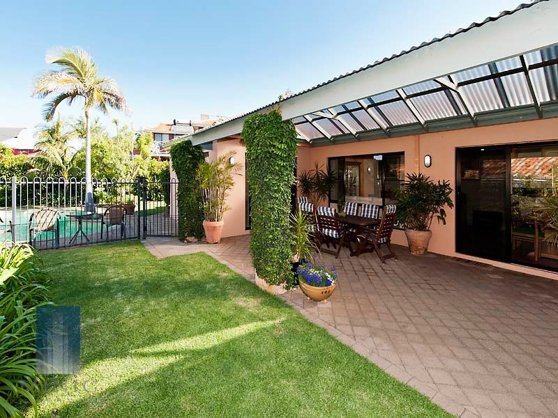 8 Irian Grove, Riverton WA 6148