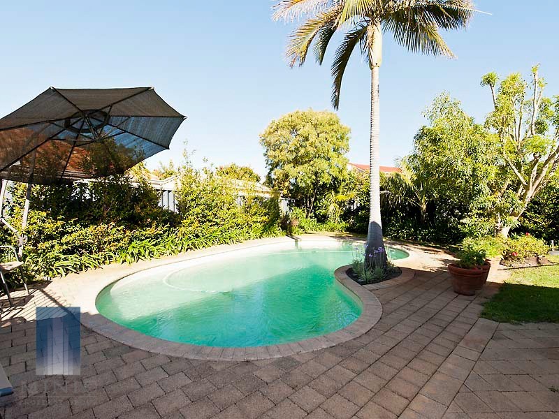 8 Irian Grove, Riverton WA 6148