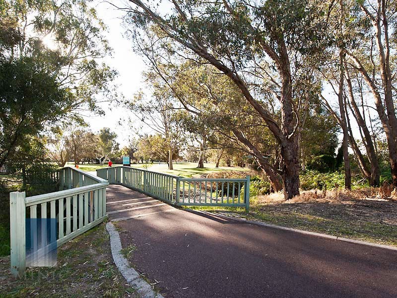 8 Irian Grove, Riverton WA 6148