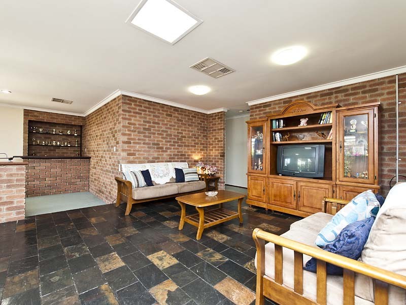 15 Verdon Place, Riverton WA 6148