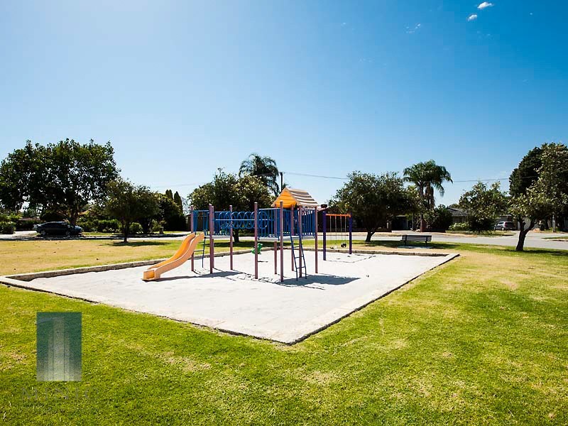 14 Cranley Place, Lynwood WA 6147