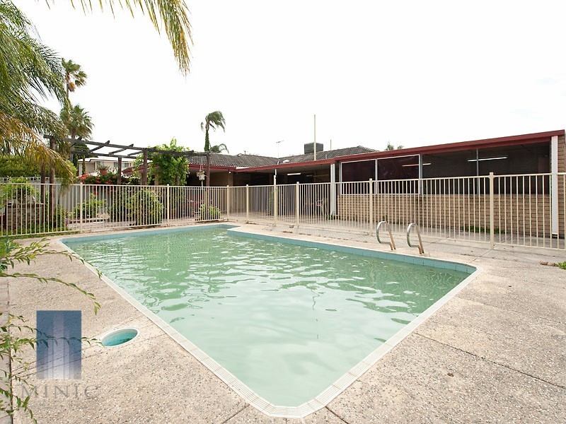 1 Mayo Court, Parkwood WA 6147