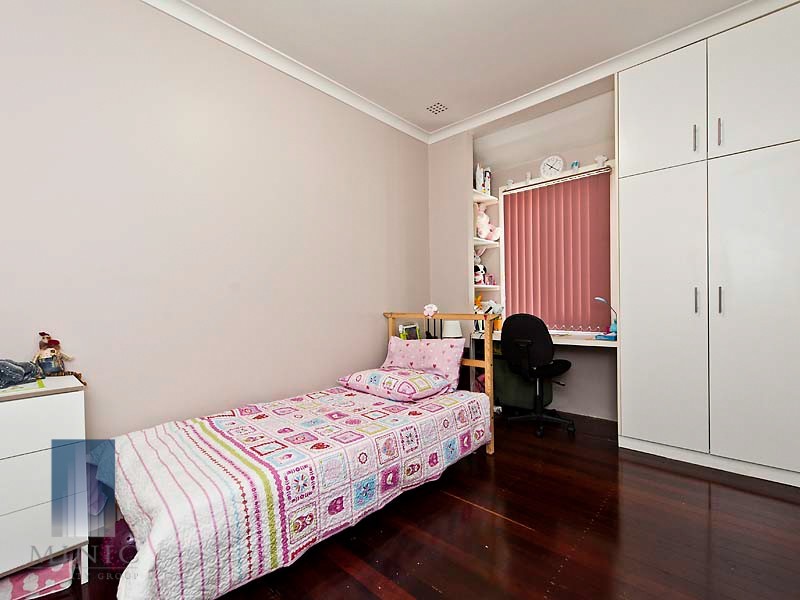 26 Teaguer Street, Wilson WA 6107