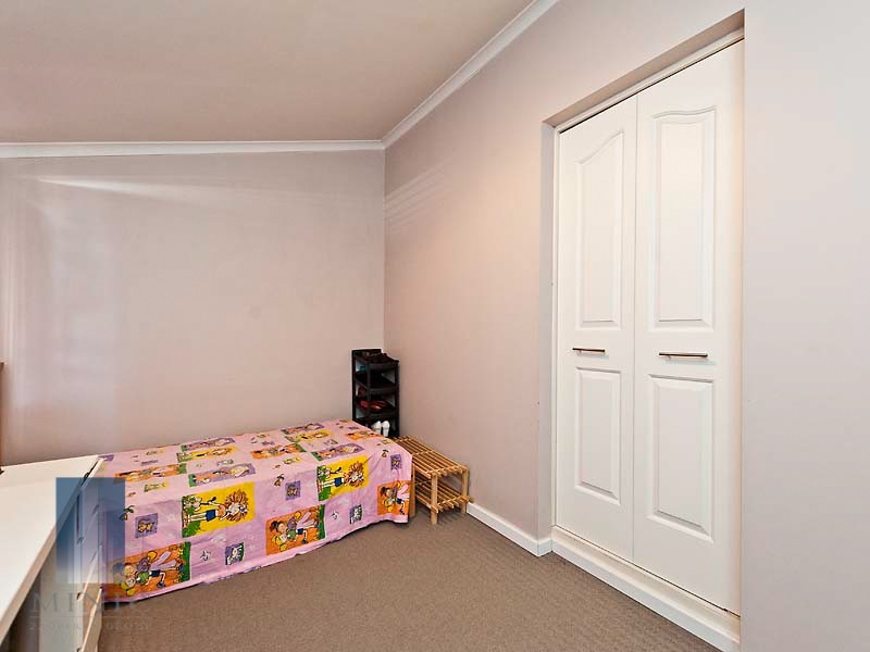 26 Teaguer Street, Wilson WA 6107