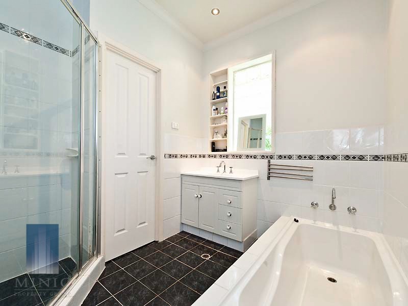 26 Teaguer Street, Wilson WA 6107