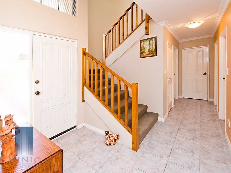 2/455 Riverton Drive East, Riverton WA 6148