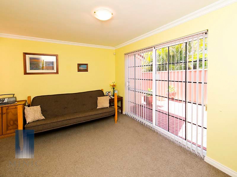 2/455 Riverton Drive East, Riverton WA 6148