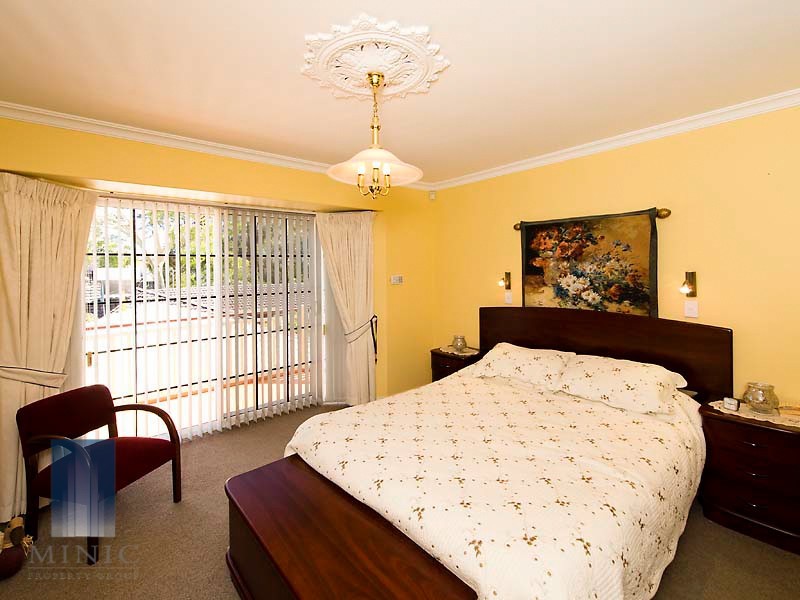 2/455 Riverton Drive East, Riverton WA 6148