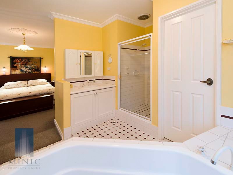 2/455 Riverton Drive East, Riverton WA 6148