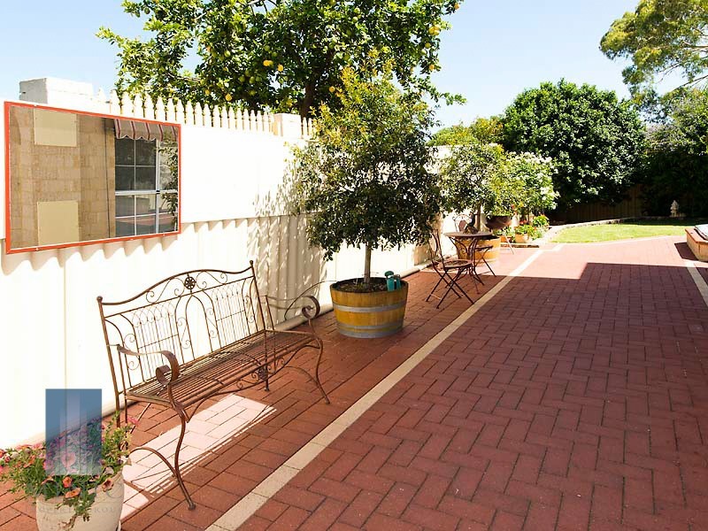 2/455 Riverton Drive East, Riverton WA 6148