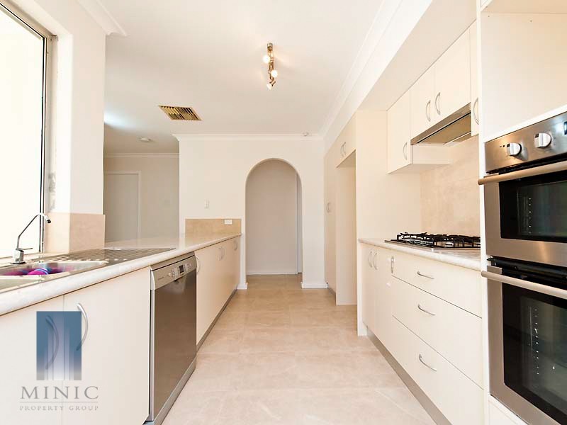 13 Meadowbrook Drive, Parkwood WA 6147