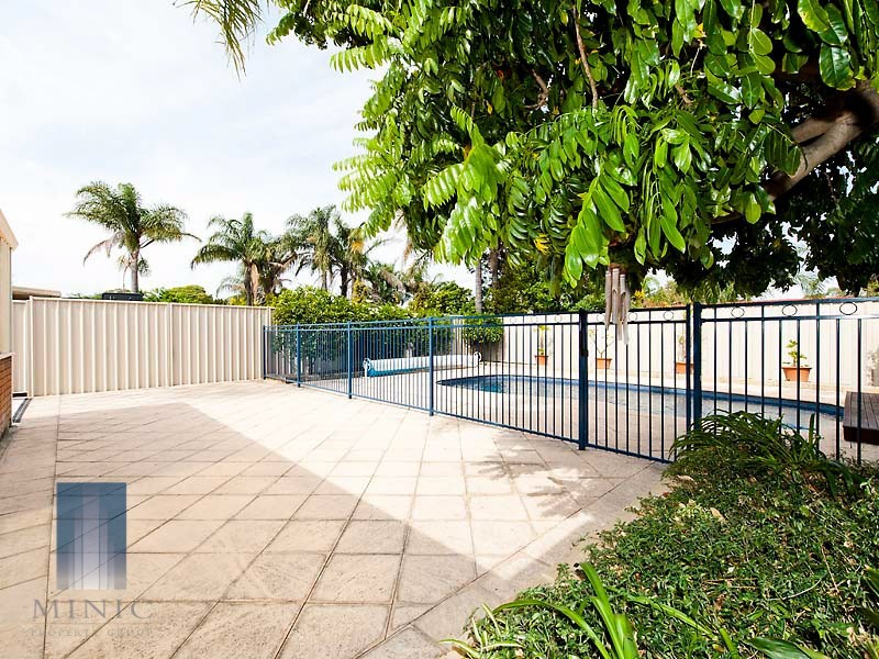 13 Meadowbrook Drive, Parkwood WA 6147