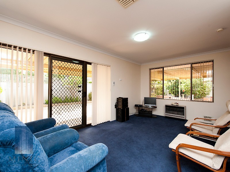 16 Calleen Court, Wilson WA 6107