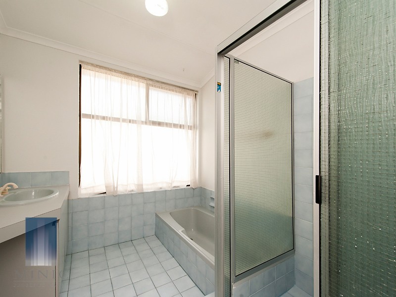 16 Calleen Court, Wilson WA 6107