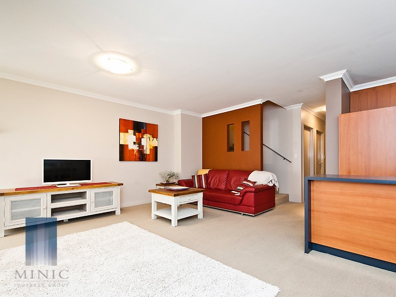 2/10 Queen Street, Bentley WA 6102