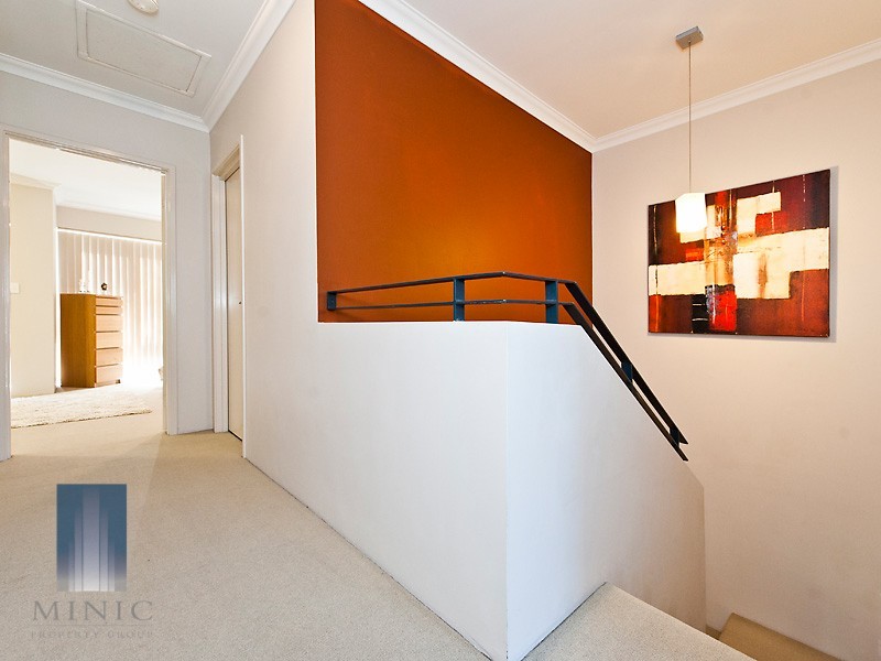 2/10 Queen Street, Bentley WA 6102