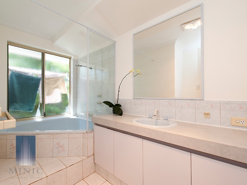 21B Parklands Square, Riverton WA 6148