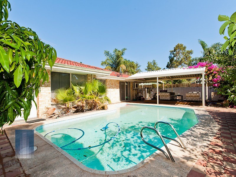 21B Parklands Square, Riverton WA 6148