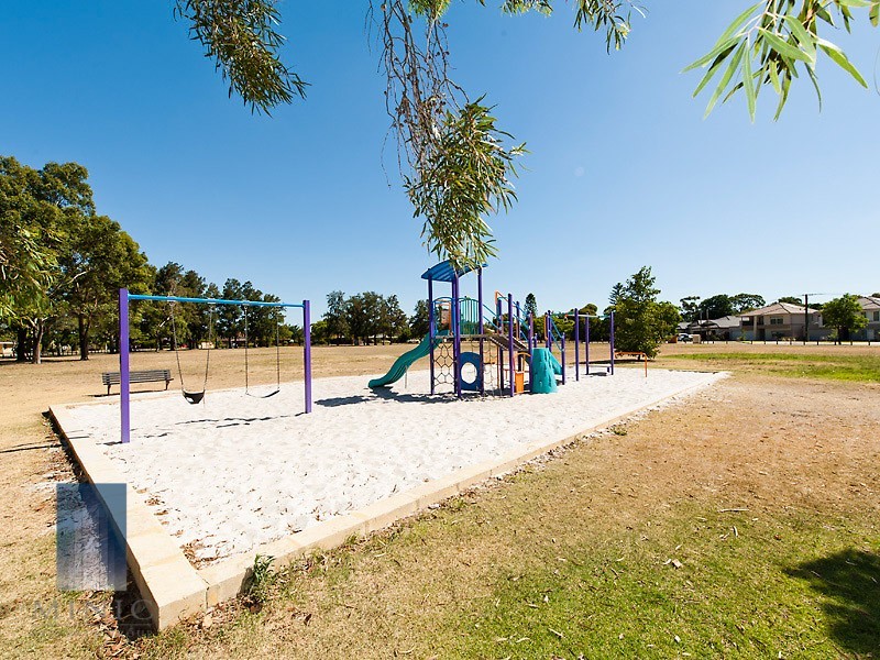 21B Parklands Square, Riverton WA 6148