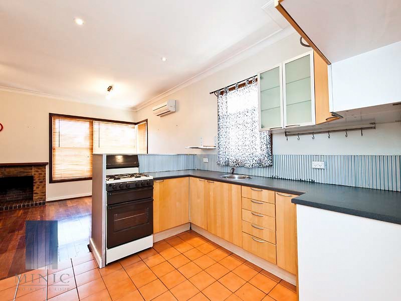 6 Parkhill Way, Wilson WA 6107