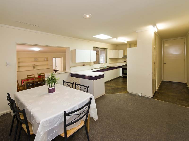 31 Tricourt Grove, Riverton WA 6148