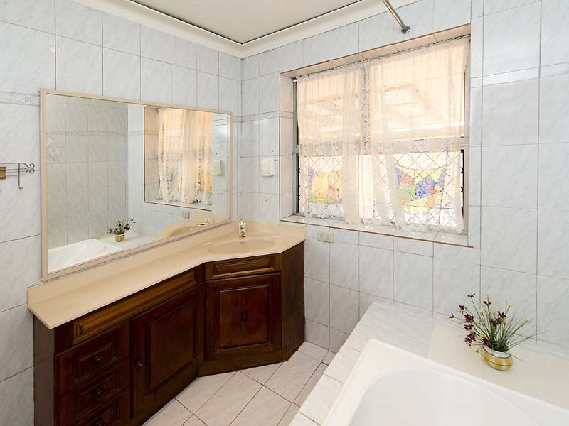 31 Tricourt Grove, Riverton WA 6148