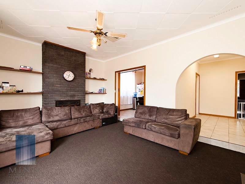 15 Pembury Road, Thornlie WA 6108
