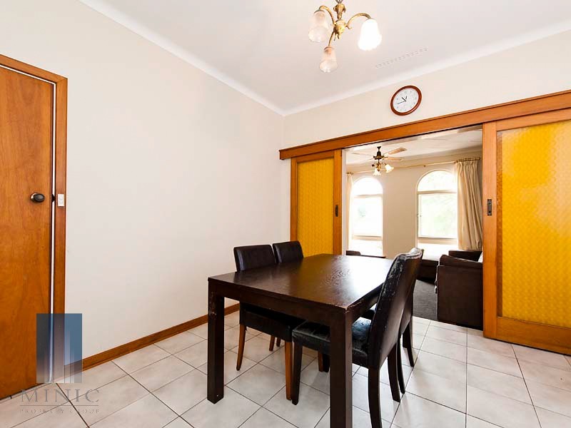 15 Pembury Road, Thornlie WA 6108