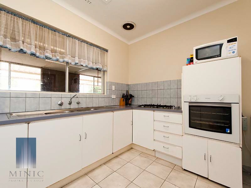 15 Pembury Road, Thornlie WA 6108