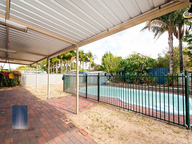 15 Pembury Road, Thornlie WA 6108