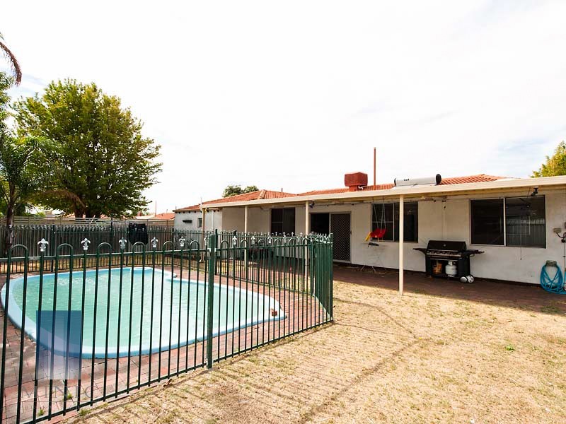 15 Pembury Road, Thornlie WA 6108