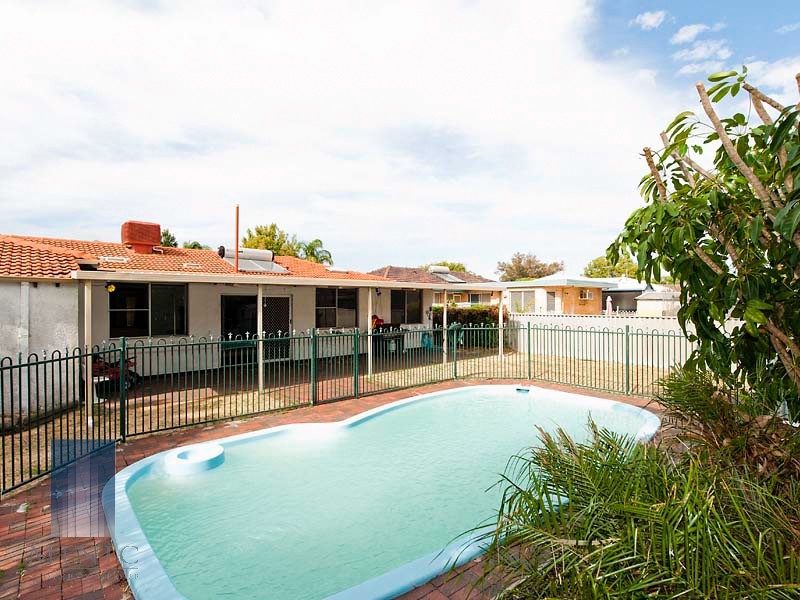 15 Pembury Road, Thornlie WA 6108