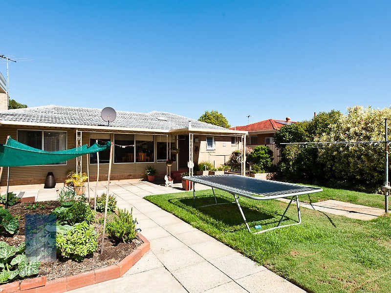 8 Wilpon Street, Beckenham WA 6107