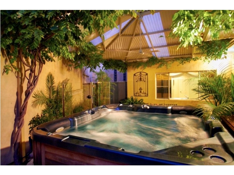 8 Crest Avenue, Mount Pleasant WA 6153