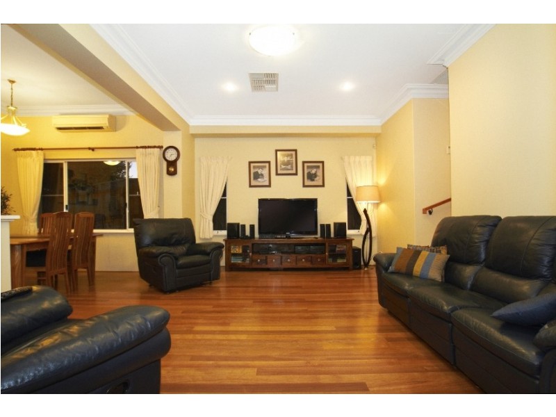 8 Crest Avenue, Mount Pleasant WA 6153