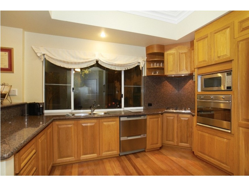 8 Crest Avenue, Mount Pleasant WA 6153