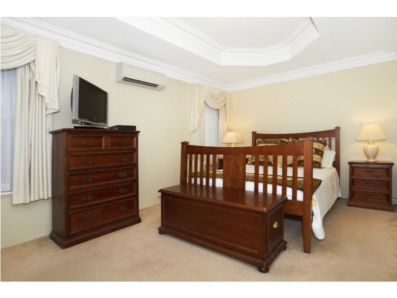 8 Crest Avenue, Mount Pleasant WA 6153