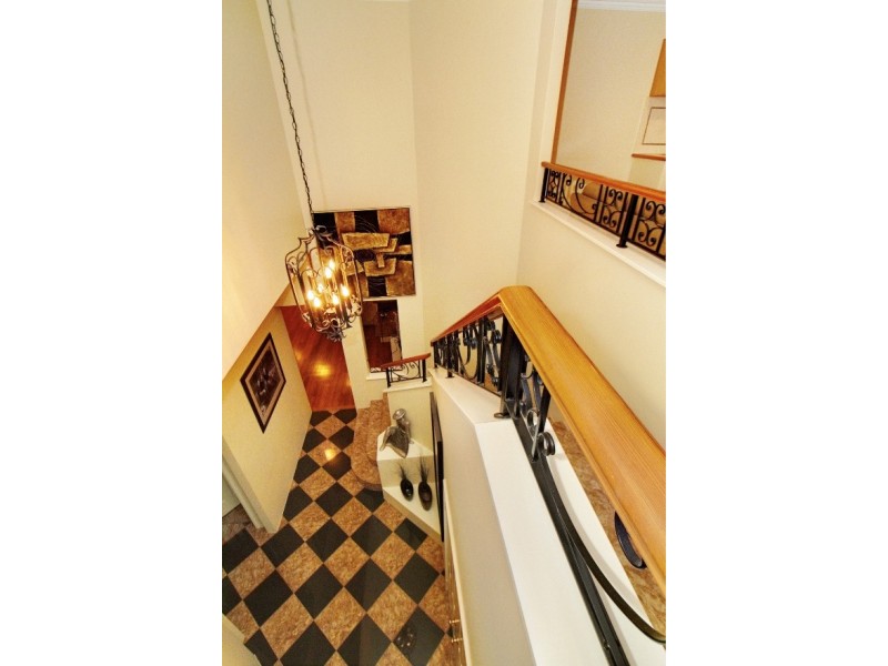 8 Crest Avenue, Mount Pleasant WA 6153