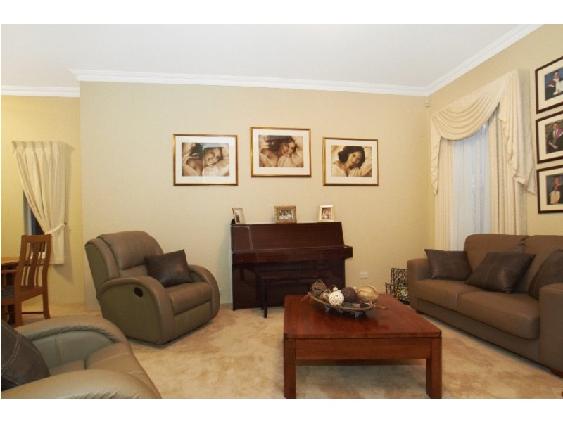 8 Crest Avenue, Mount Pleasant WA 6153