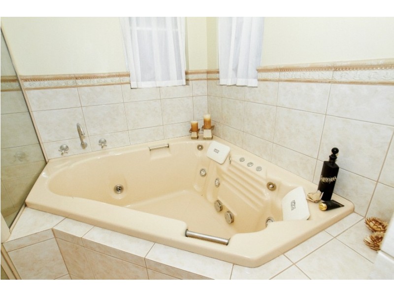 8 Crest Avenue, Mount Pleasant WA 6153