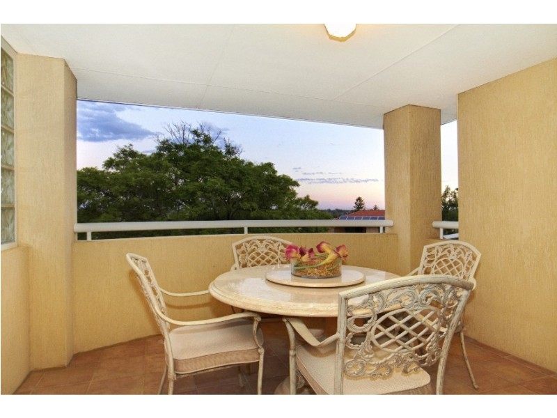 8 Crest Avenue, Mount Pleasant WA 6153