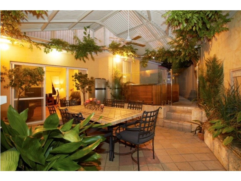 8 Crest Avenue, Mount Pleasant WA 6153