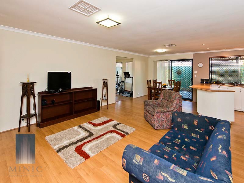 28 Woodside Loop, Beckenham WA 6107